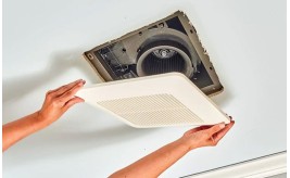 Lắp đặt quạt hút thông gió nhà vệ sinh kích thước 25 x 25 cm khá đơn giản